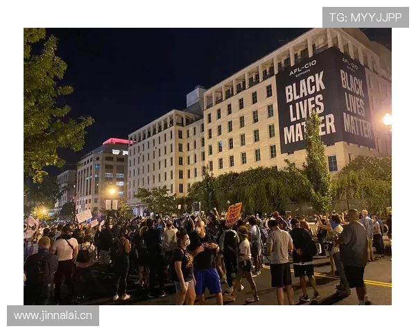 不满主帅赛季中途离任！邮报：白堡球迷将持续抗议切尔西老板-直播吧