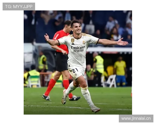 今日趣图：想到要回皇马坐板凳😭迪亚斯抱着非洲杯冠军痛哭流涕-直播吧