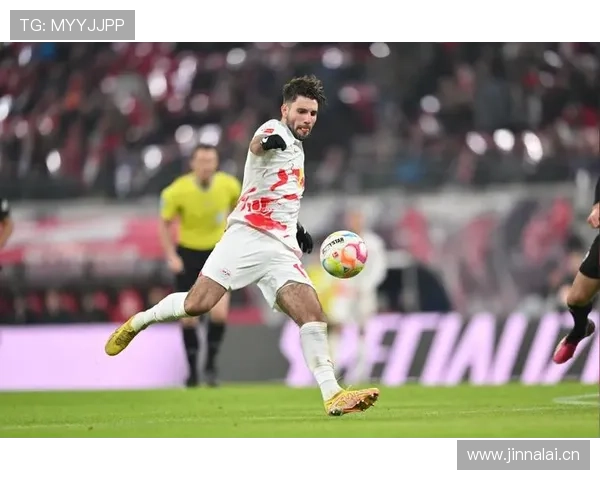 基耶萨谈索博对阵枪手的任意球:飞行中急速下坠,简直不可思议-直播吧