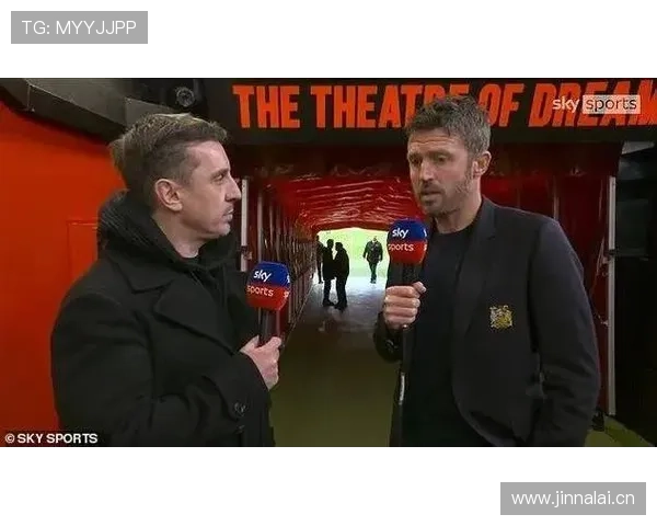 基恩嘲讽卡里克妻子:大嘴巴,说不定曼联团队训话都是她负责的-直播吧